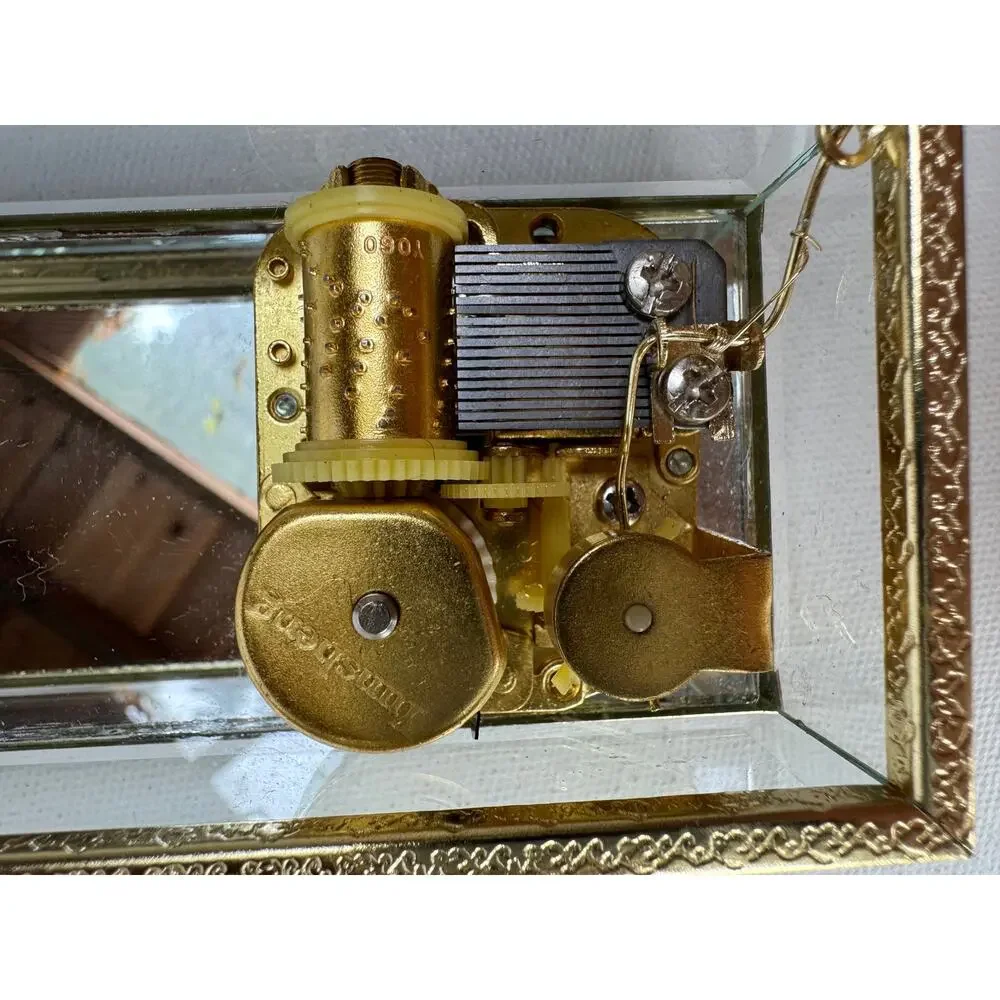 Vintage Yunsheng Beveled Glass Jewelry Box Music Box